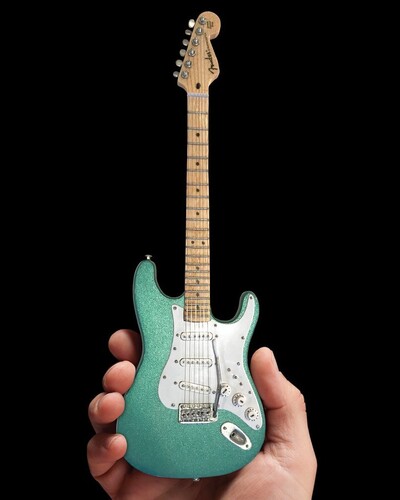 MINI GUITARRA FENDER STRAT ERIC CLAPTON ASTON MARTIN GREEN – foto 2